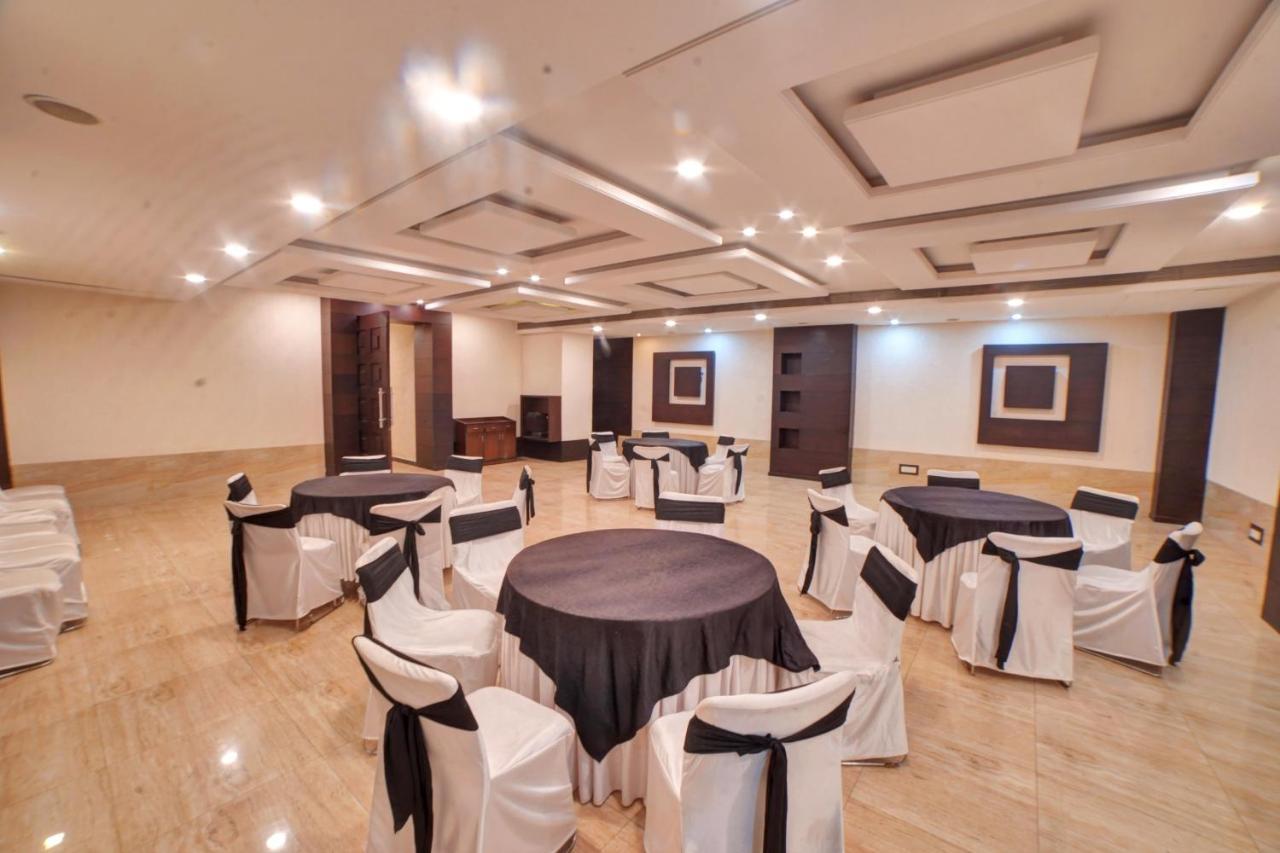 首都o 9580石榴石酒店 杜尔格 外观 照片